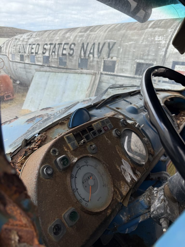 Cockpit des Kurzhaubers. Zustand: Schlüssel rumdrehen und losfahren ...