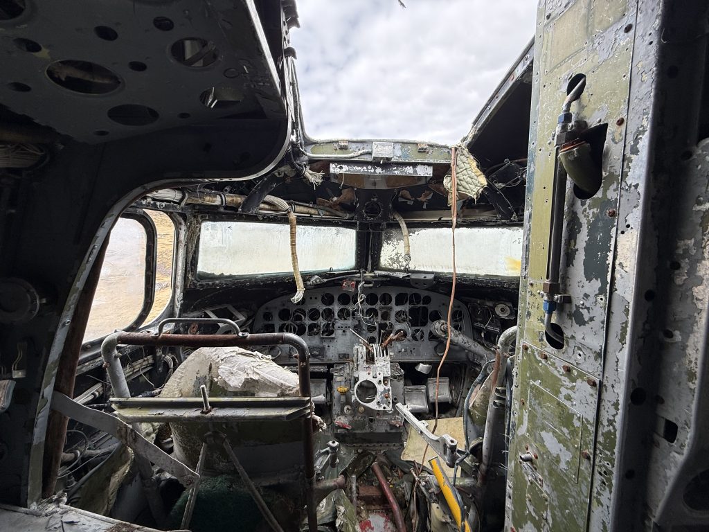 Cockpit DC 3 mit Ausstiegsluke