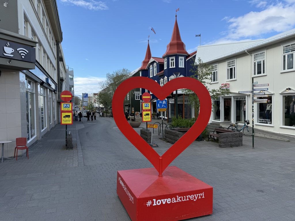 Das Herz findet sich an mehreren Stellen in Akureyri