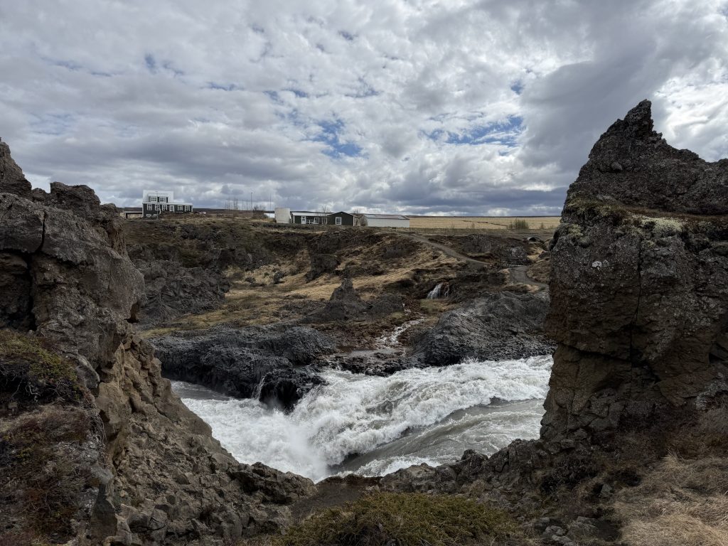 Der Fluss Skjálfandafljót unterhalb des Goðafoss